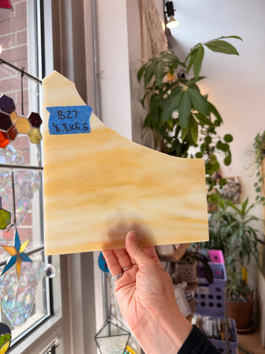 Amber Yellow White Wispy Kokomo – B27