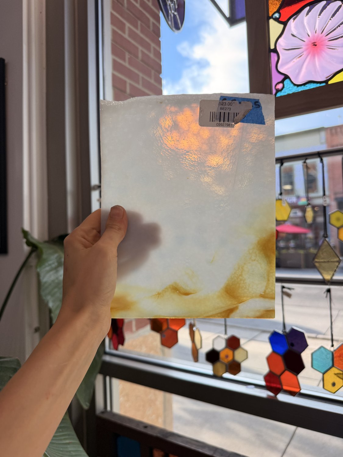 WHITE AND CARAMEL OPAQUE – BE273