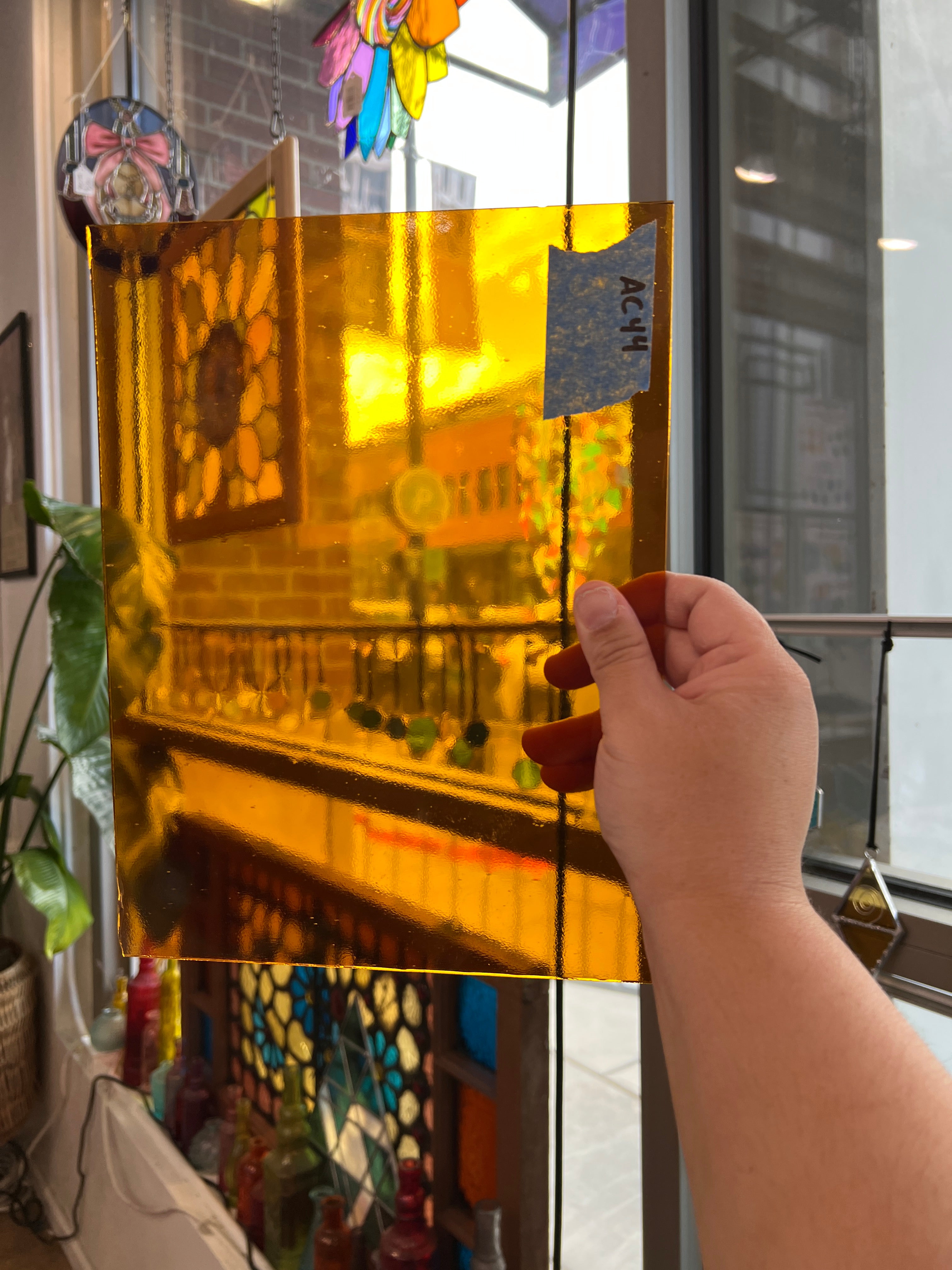 Medium Amber Transparent Spectrum