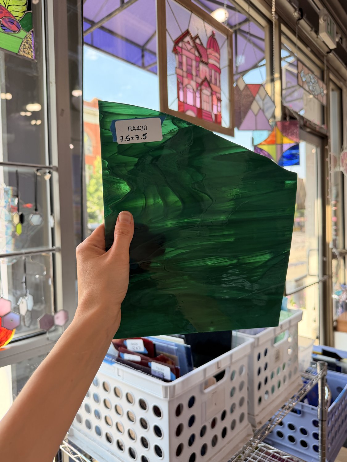 Emerald Green White Wispy Spectrum – RA430