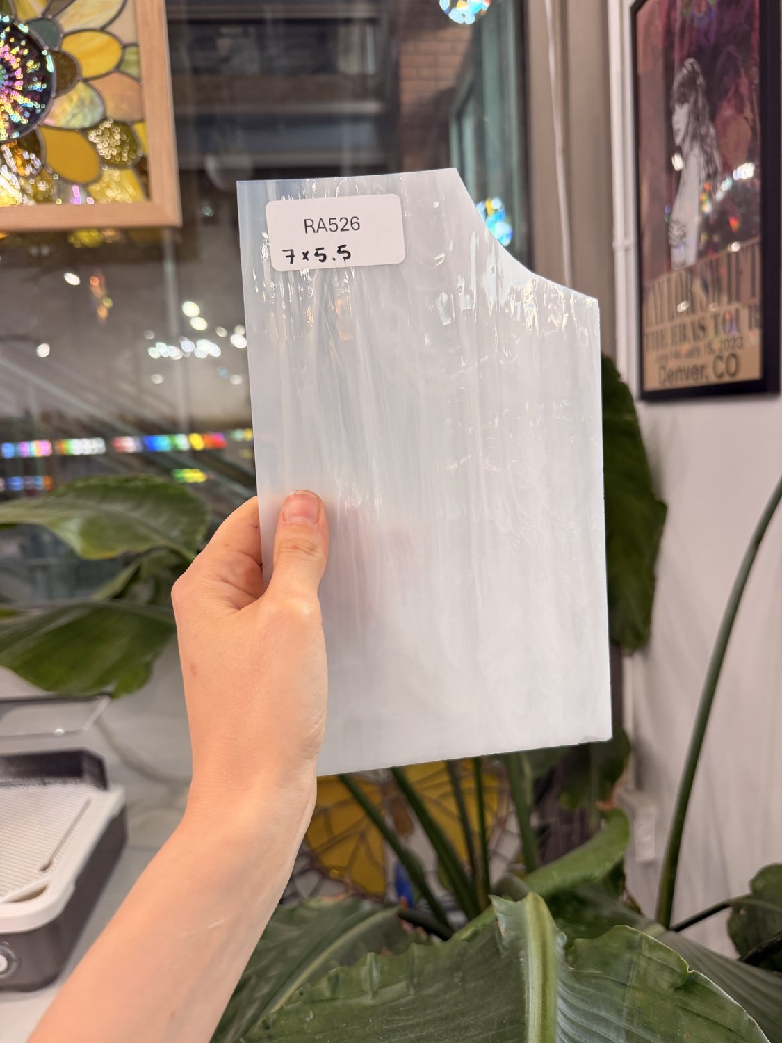 White/Clear Wispy Spectrum – RA526
