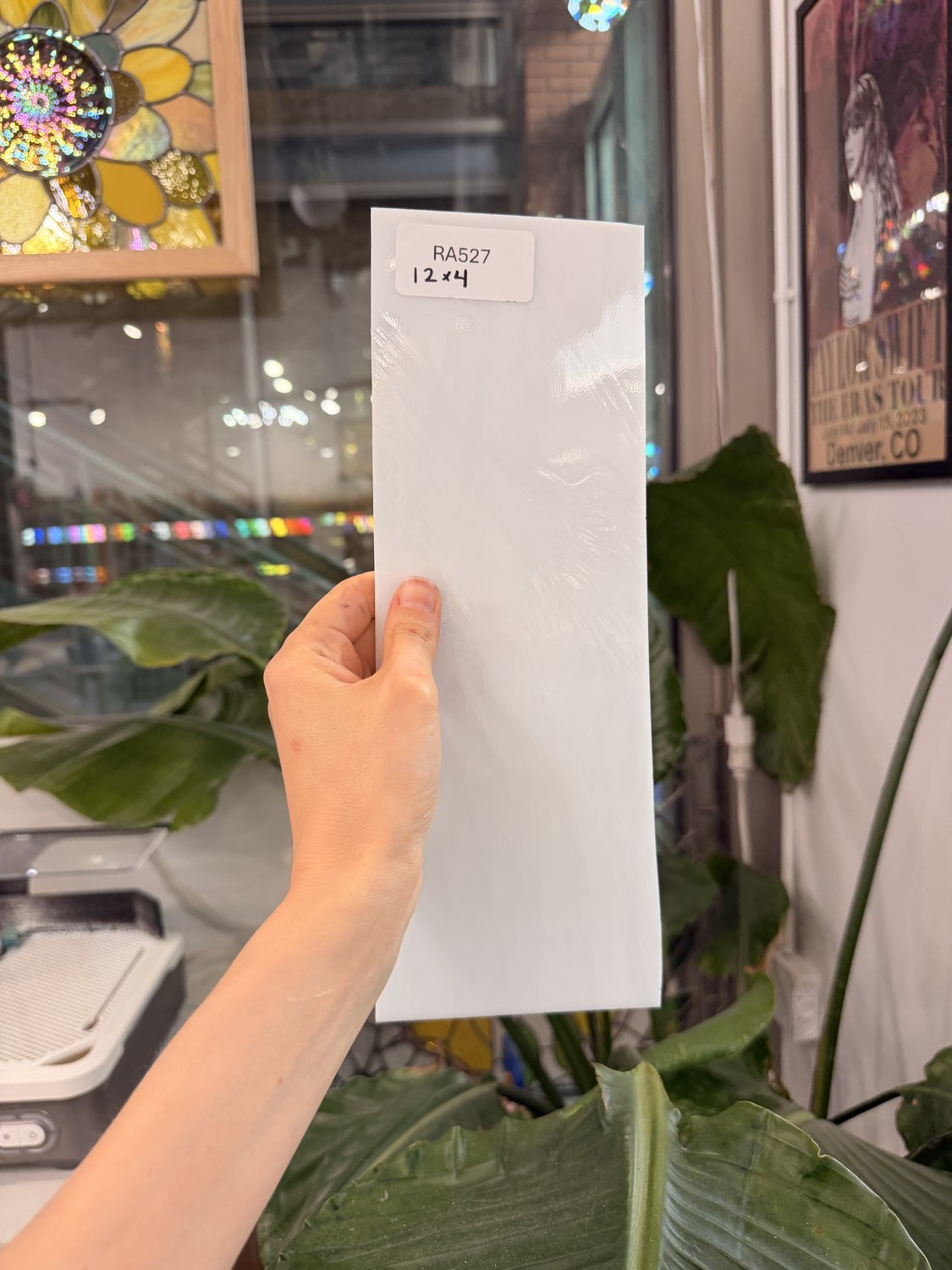 White/Clear Wispy Spectrum – RA527