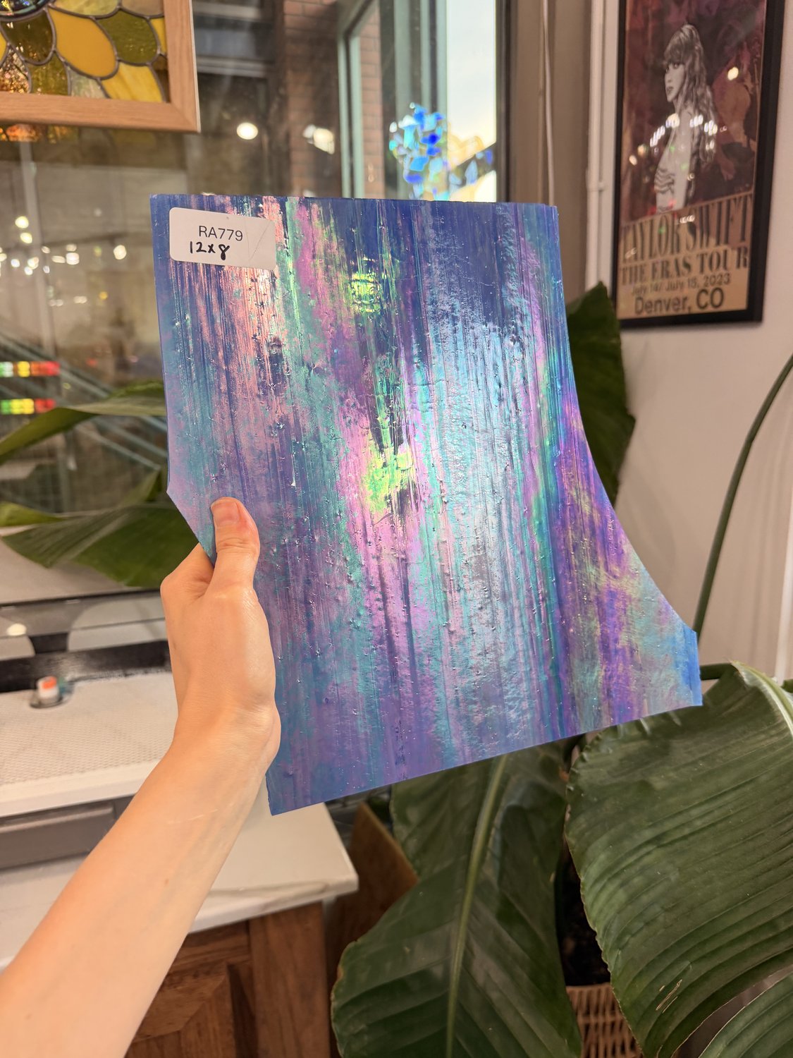 Blue Wispy Iridescent – RA779