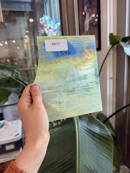 Green Wispy Iridescent Wissmach – RA77