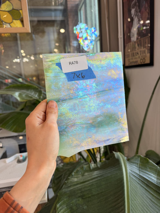 Green Wispy Iridescent Wissmach – RA78