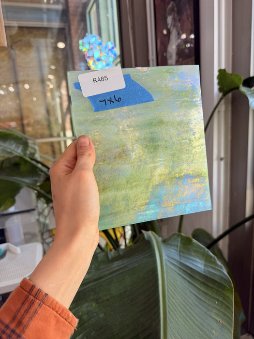 Green Wispy Iridescent Wissmach – RA85