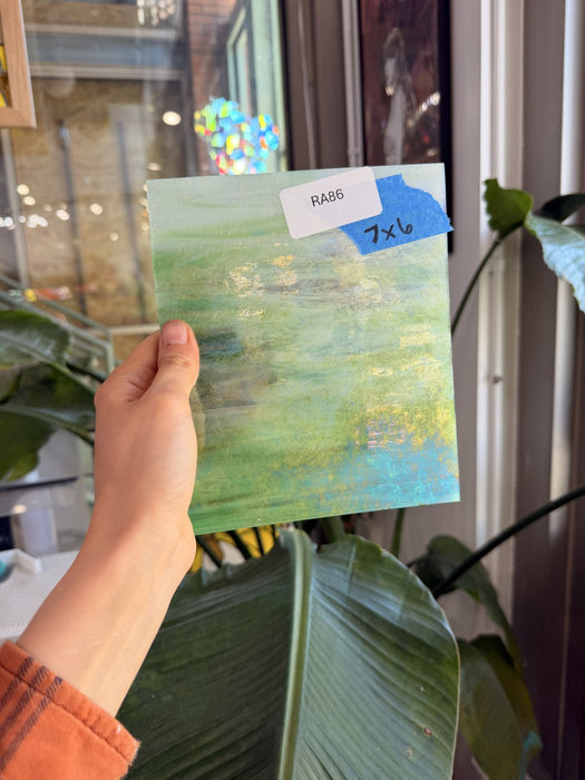 Green Wispy Iridescent Wissmach – RA86