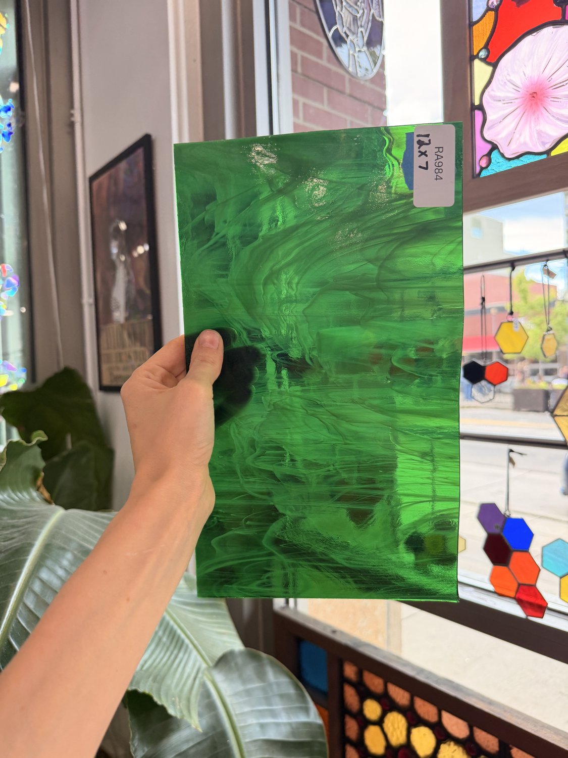Dark Green White Wispy Vintage Spectrum Sheet Glass – RA984