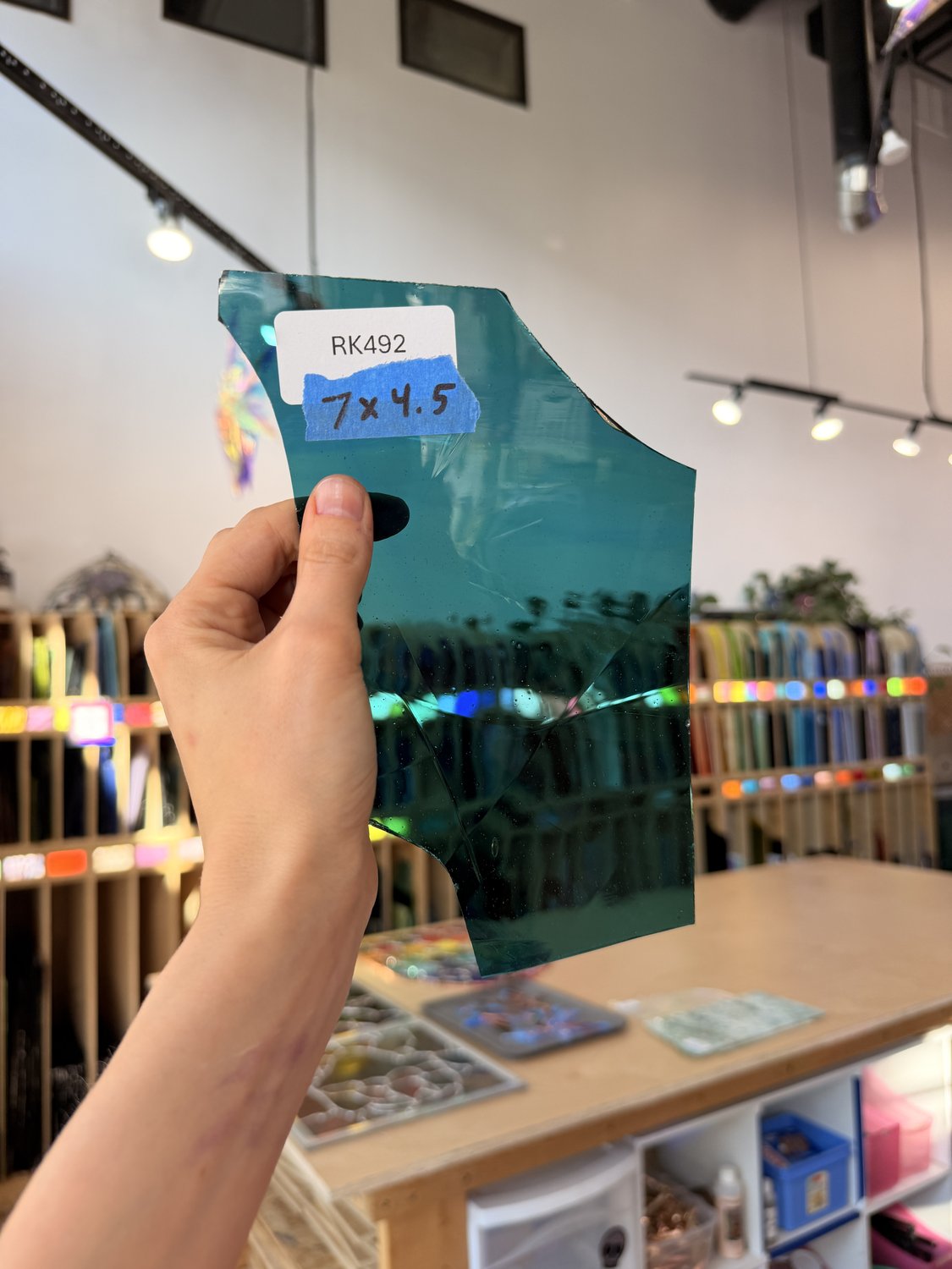 Mediun Dark Blue Transparent Fremont Flash (on clear) Sheet Glass – RK492