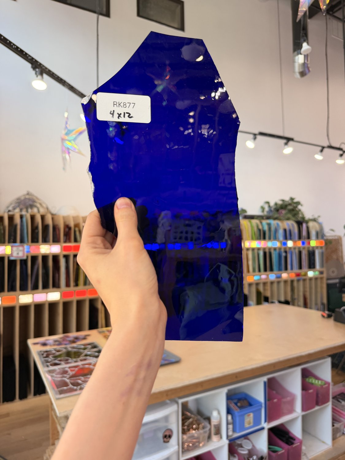 Dark Blue on Clear Flashed Lamberts Sheet Glass – RK877