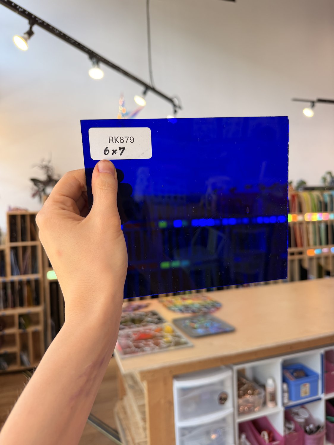 Dark Blue on Clear Flashed Lamberts Sheet Glass – RK879