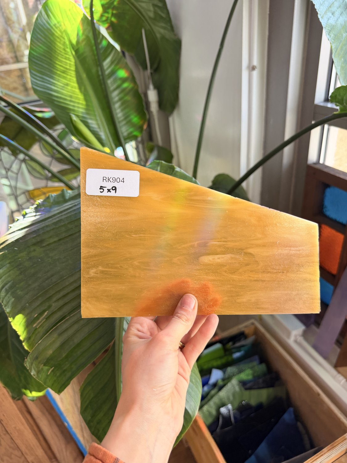 Amber White Wispy Wissmach – RK904