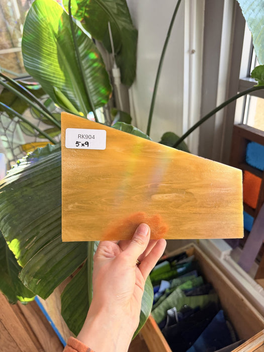 Amber White Wispy Wissmach – RK904