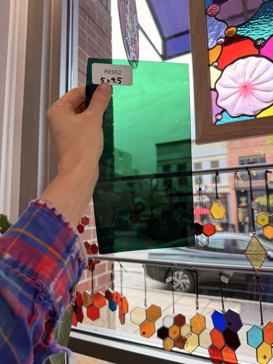 Transparent Mouthblown Emerald Green Flash Glass on Clear Sheet Glass – RK952