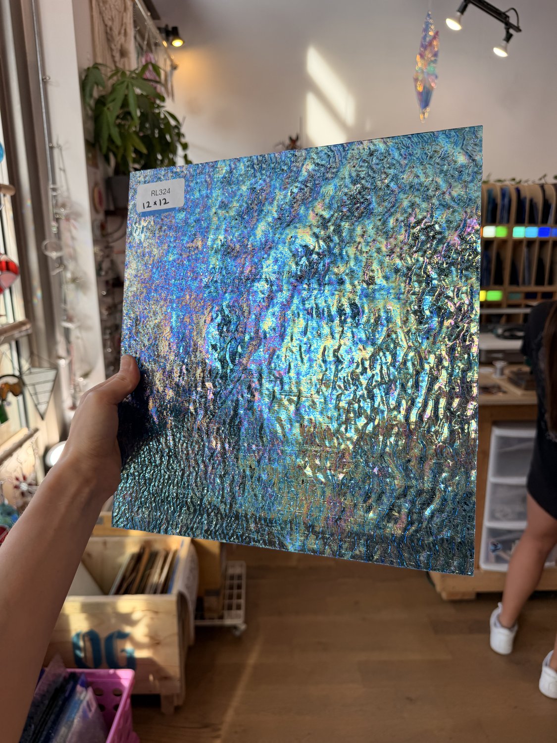 Iridescent Transparent Peacock Blue Tight Ripple Kokomo Sheet Glass – RL324