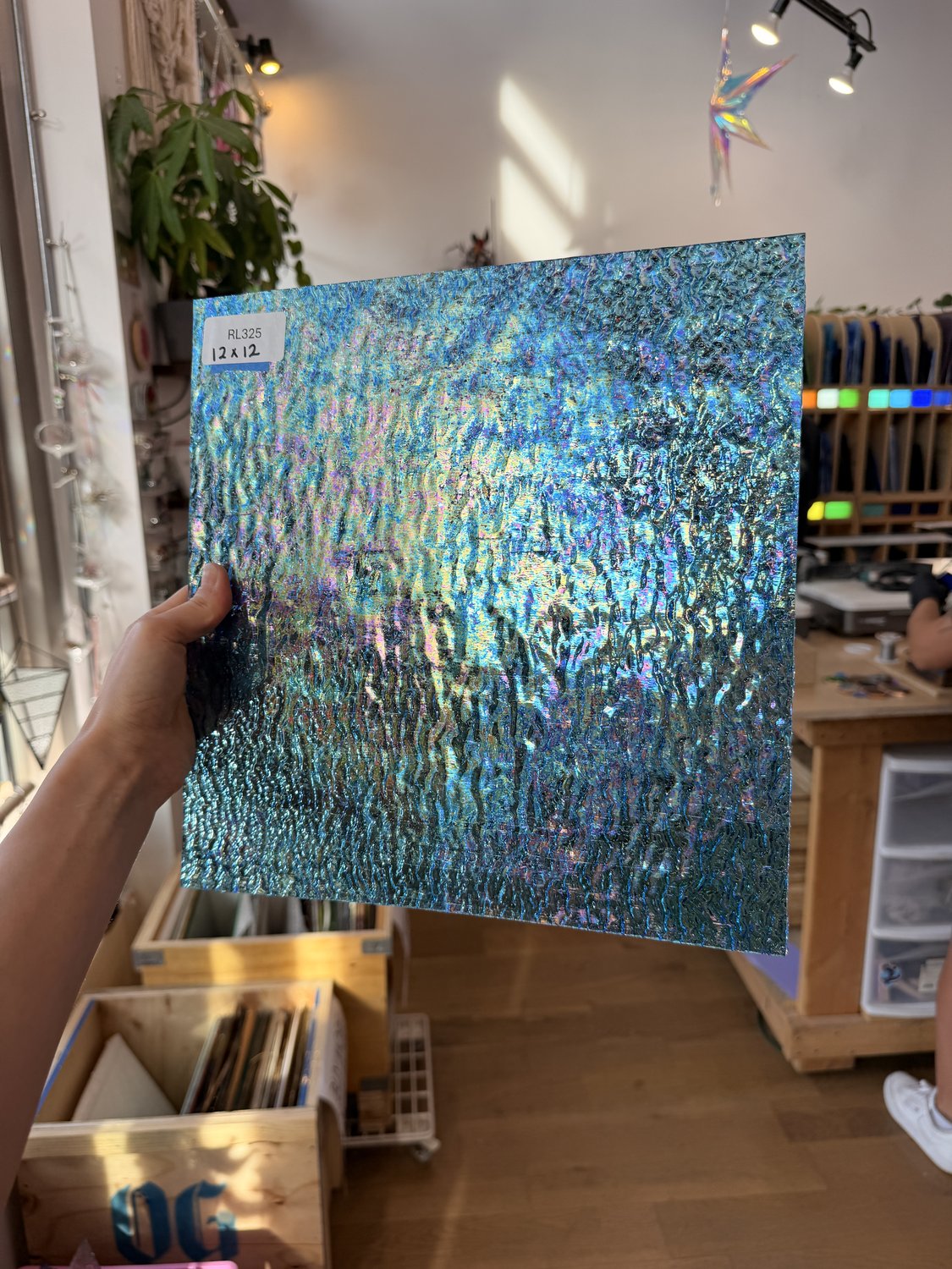 Iridescent Transparent Peacock Blue Tight Ripple Kokomo Sheet Glass – RL325