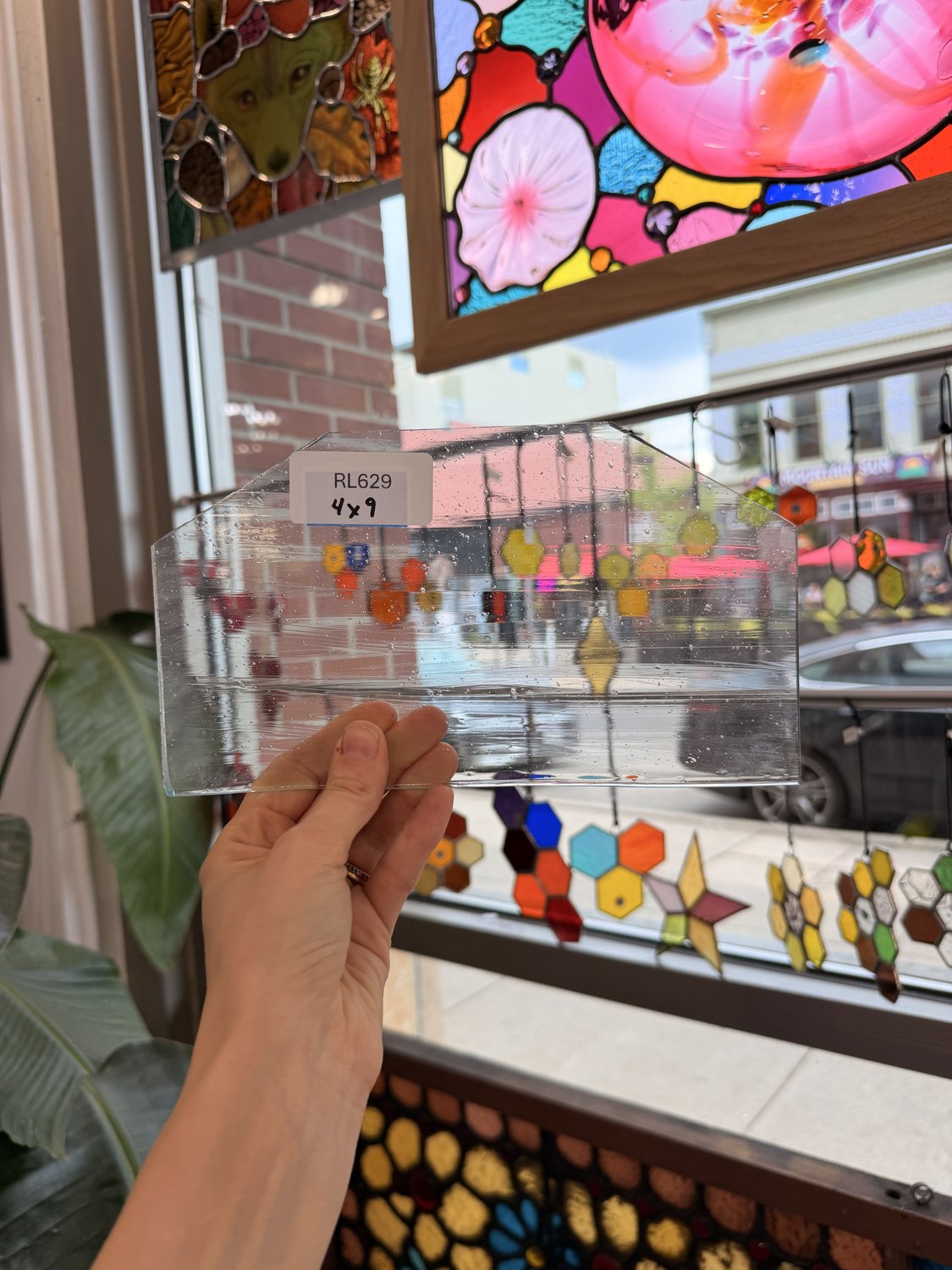 Clear Mouthblown Seeded Lamberts Sheet Glass – RL629