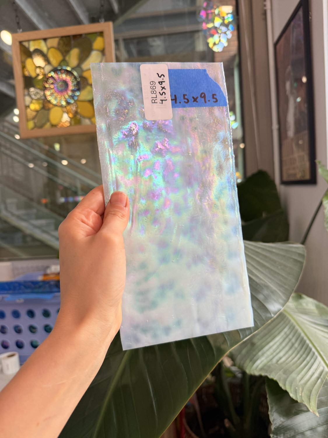 Iridescent White Mottled Youghiogheny Sheet Glass (Y1000 HSI) – RL869