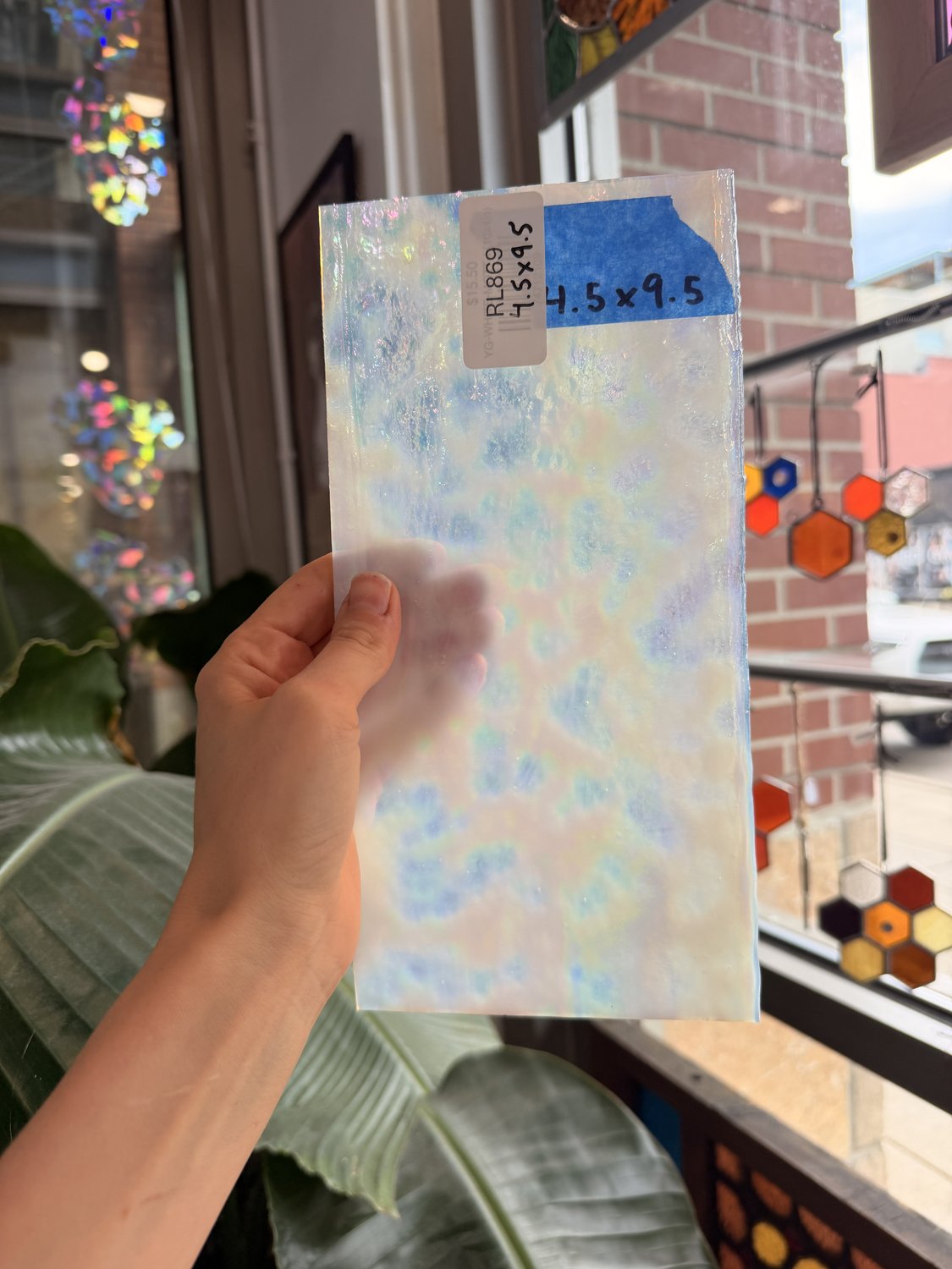 Iridescent White Mottled Youghiogheny Sheet Glass (Y1000 HSI) – RL869