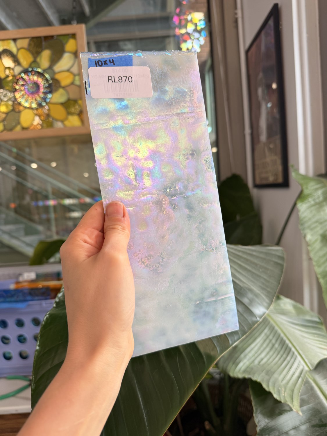 Iridescent White Mottled Youghiogheny Sheet Glass (Y1000 HSI) – RL870