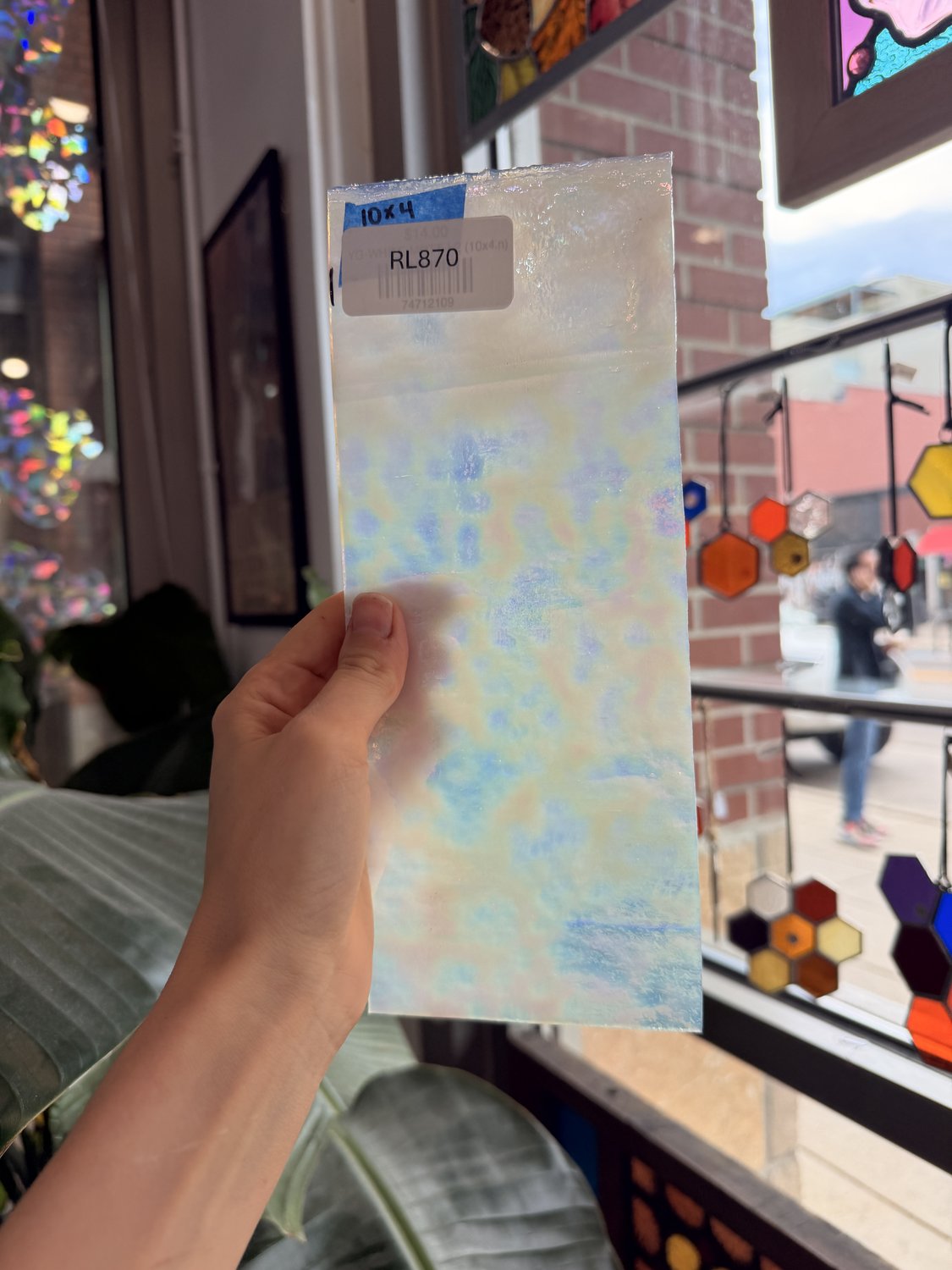 Iridescent White Mottled Youghiogheny Sheet Glass (Y1000 HSI) – RL870