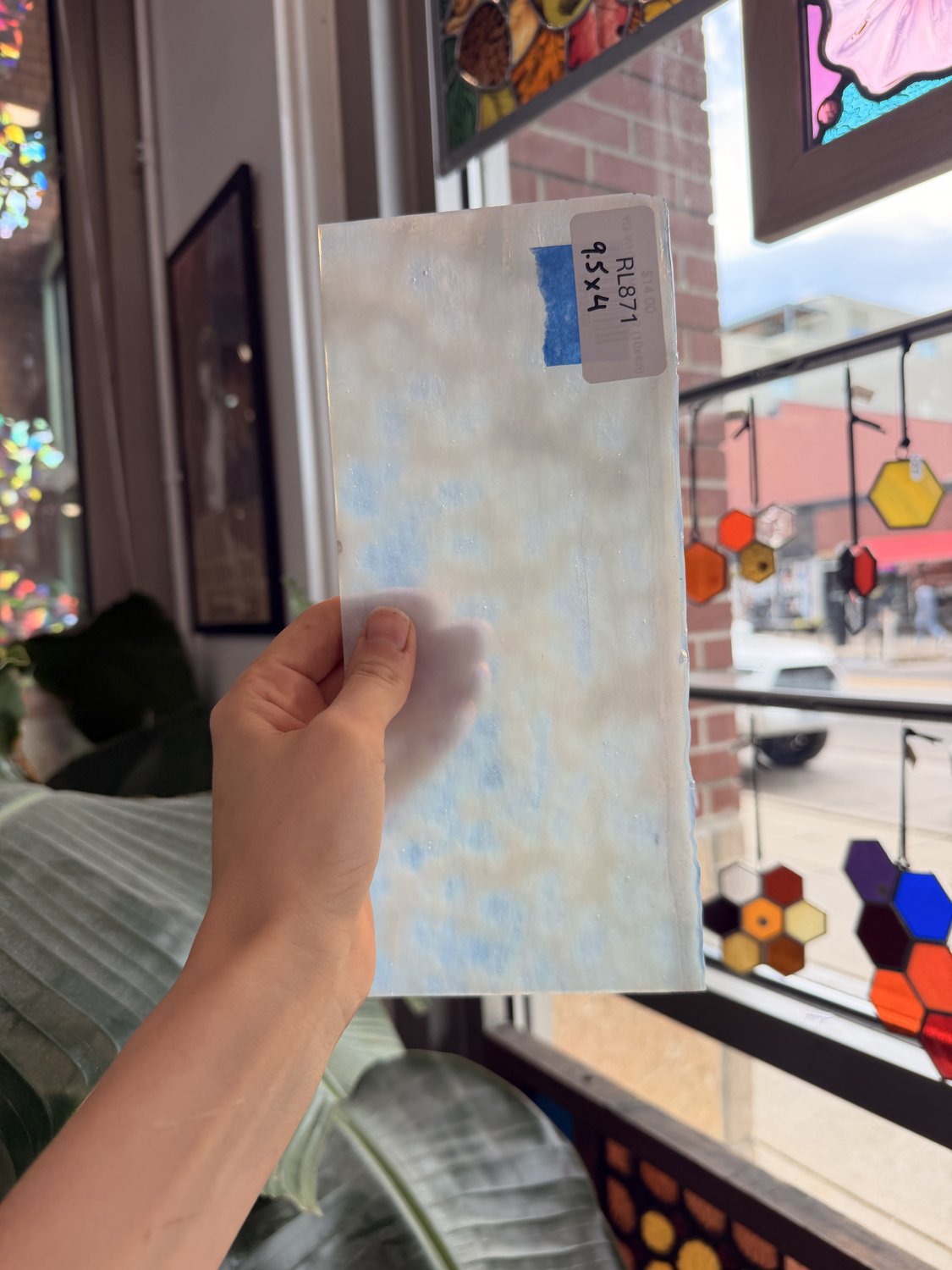 Iridescent White Mottled Youghiogheny Sheet Glass (Y1000 HSI) – RL871